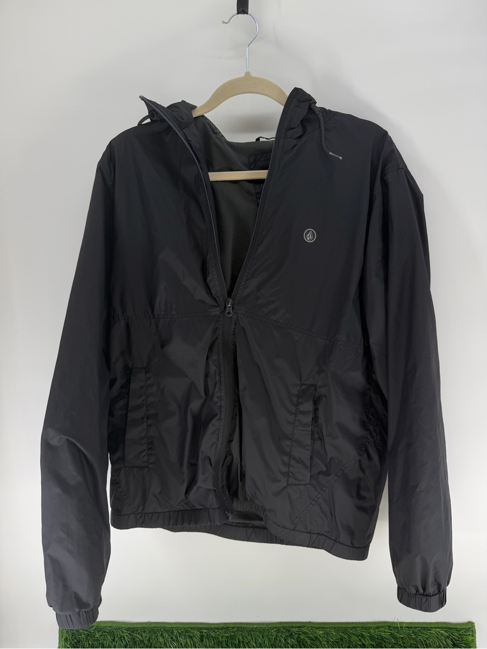 Volcom Men's Ermont Black Lightweight Hooded Windbreaker Jacket